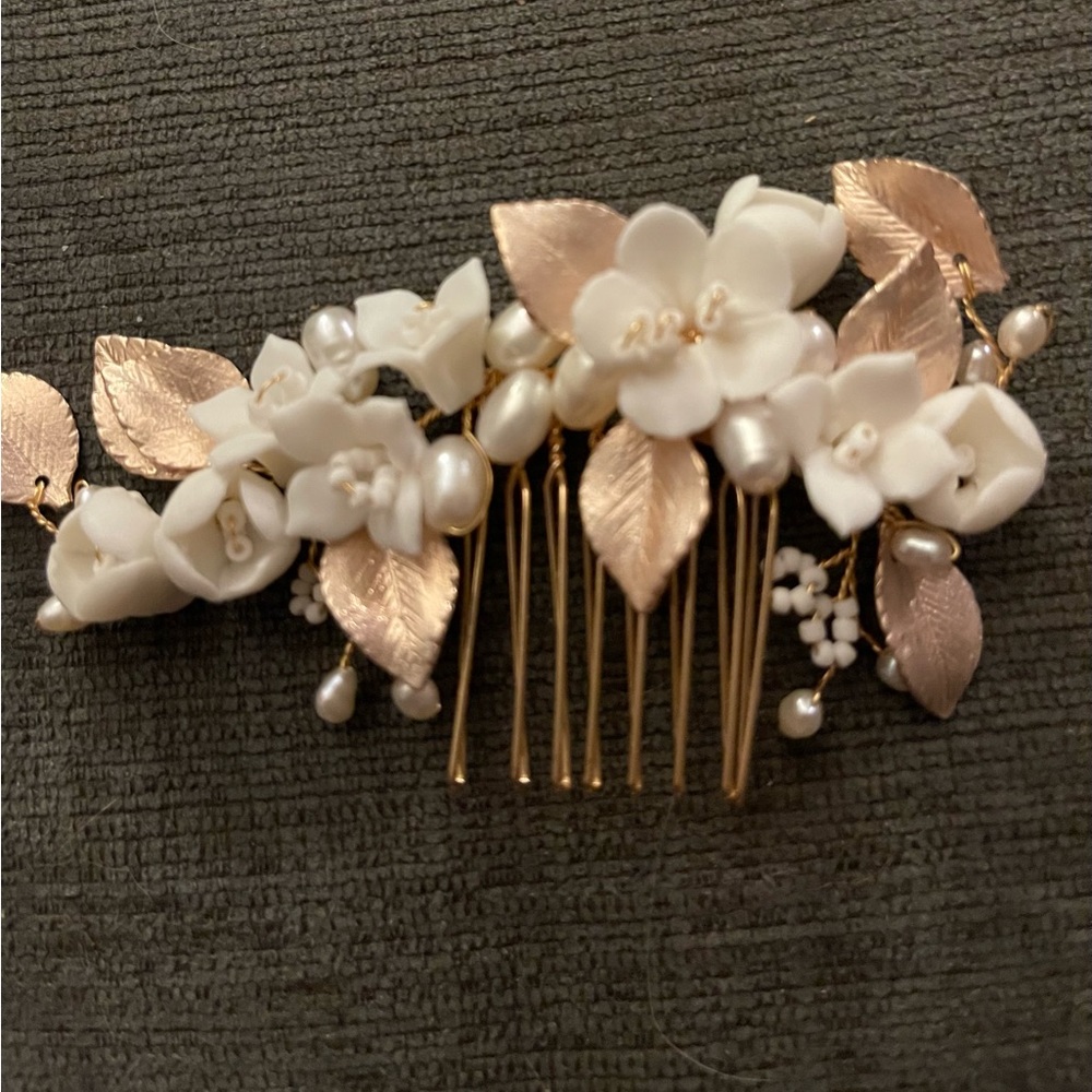 Floral Hair Comb - Picture 2 of 3